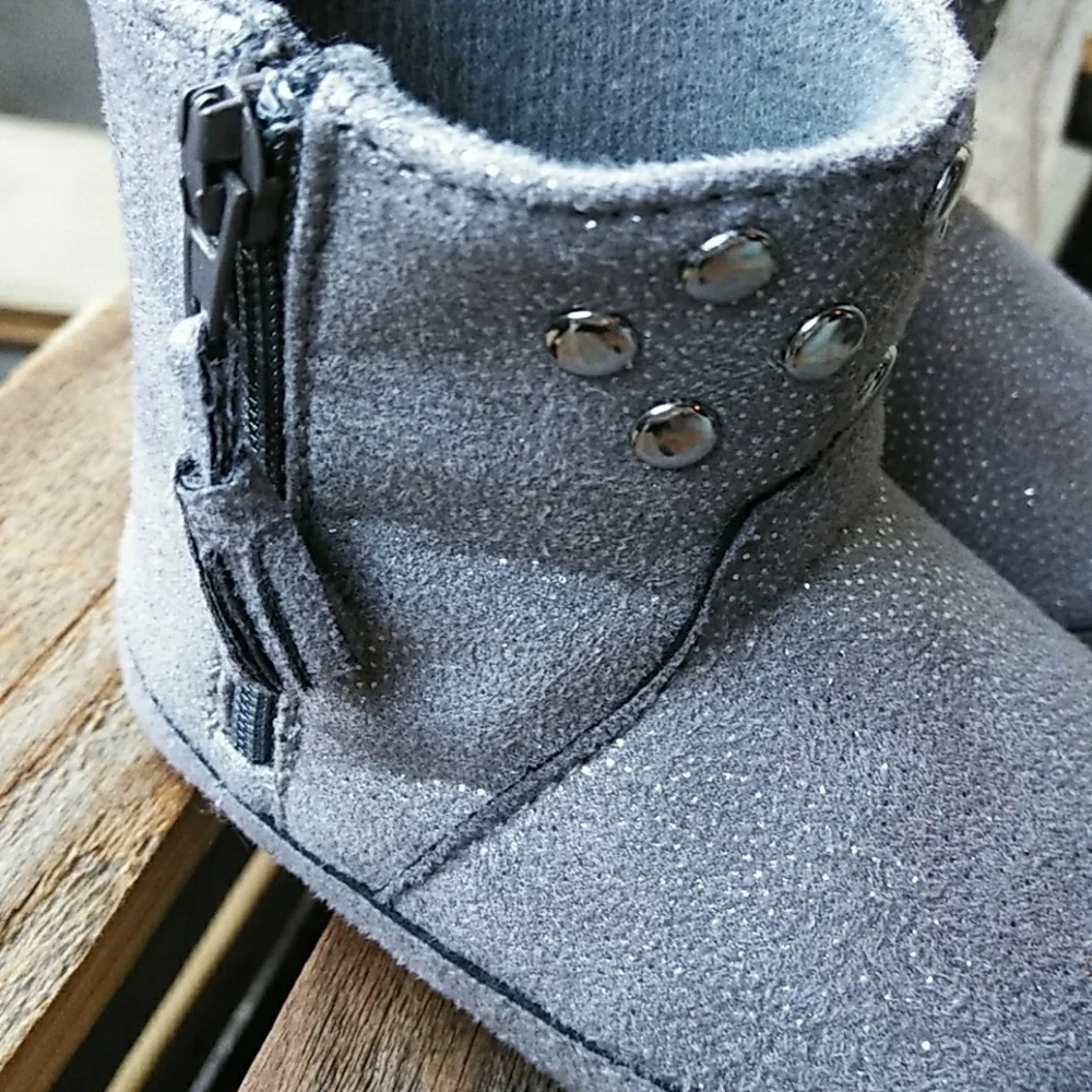 6-9 MONTHS BABY BOOTS: GRAY, SPARKLY AND STUDDED